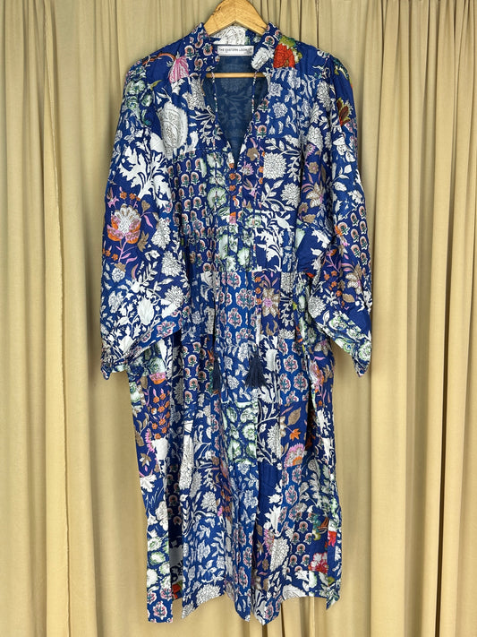 SORTIMENT – BLAUE FARBTÖNE | Handgenähtes Patchwork-Kleid aus Baumwolle | Perfektes Weihnachtsgeschenk zum Jahrestag für ihre Schwester und Mutter |