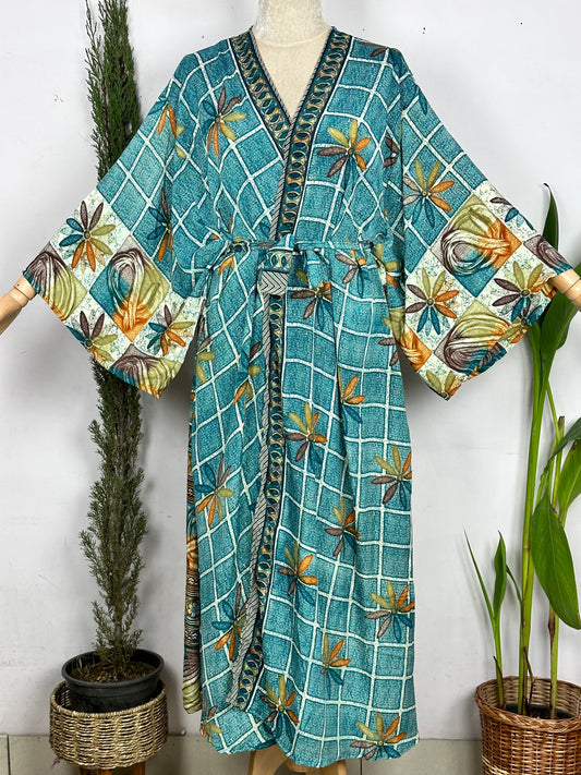 Robe courte en soie Upcycle Boho | Cardigan de plage tropicale, robe de maison d'été, robe de chambre | Vêtements de détente à fleurs bleues pour elle