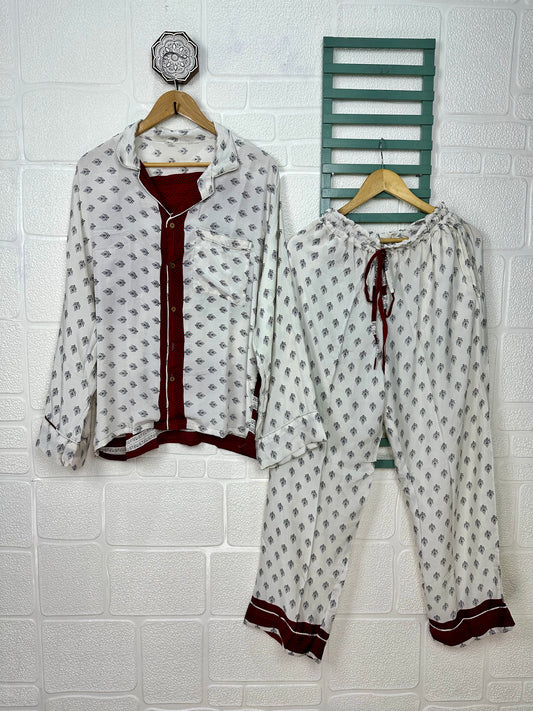 Langes Pyjama-Set aus recycelter Seide, leichte und atmungsaktive Pyjama-Nachtwäsche, nachhaltiges Pyjama-Nachtwäsche-Set für Mädchen, Ober- und Unterteil aus Seide, Geschenk für sie, schwarz-weiße Motive, Größe L/XL