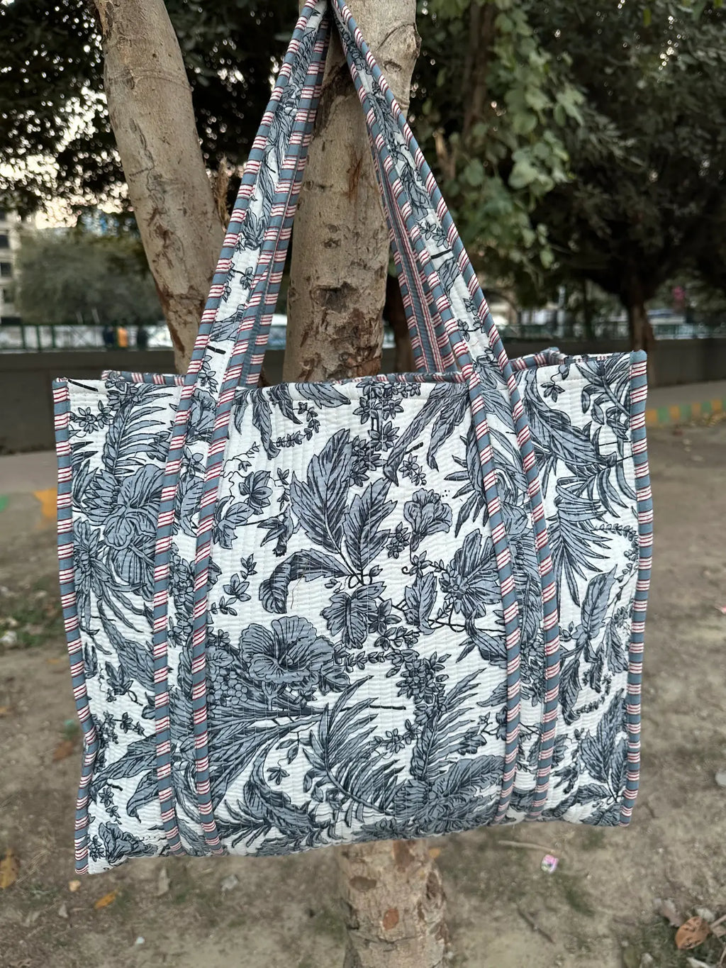 reversible Cotton Tote Bag in white gray gardenia
