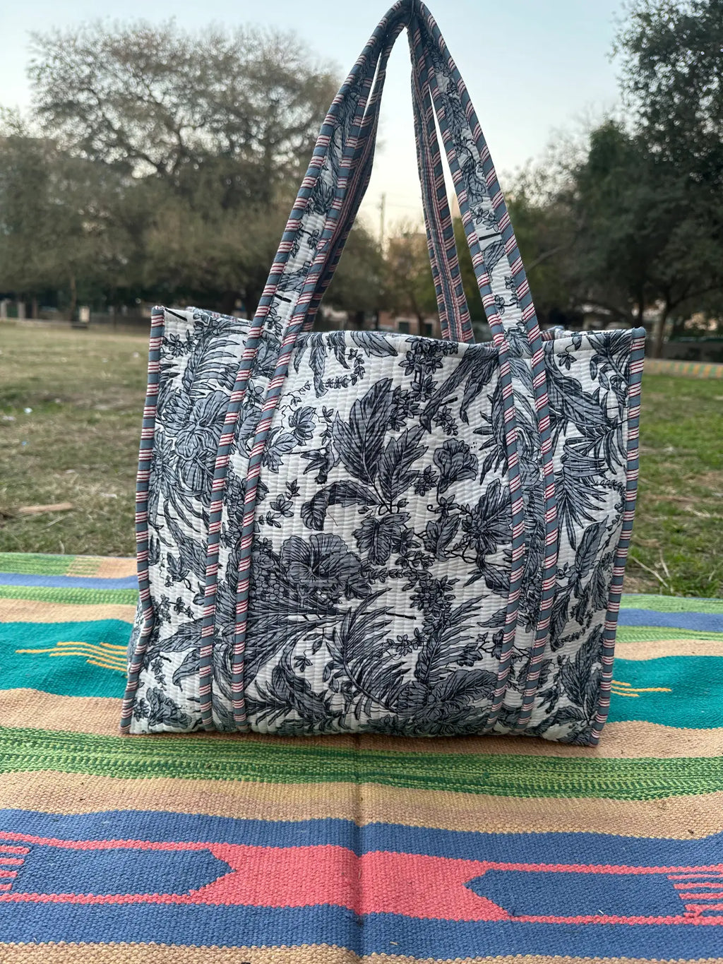 reversible Cotton Tote Bag in white gray gardenia