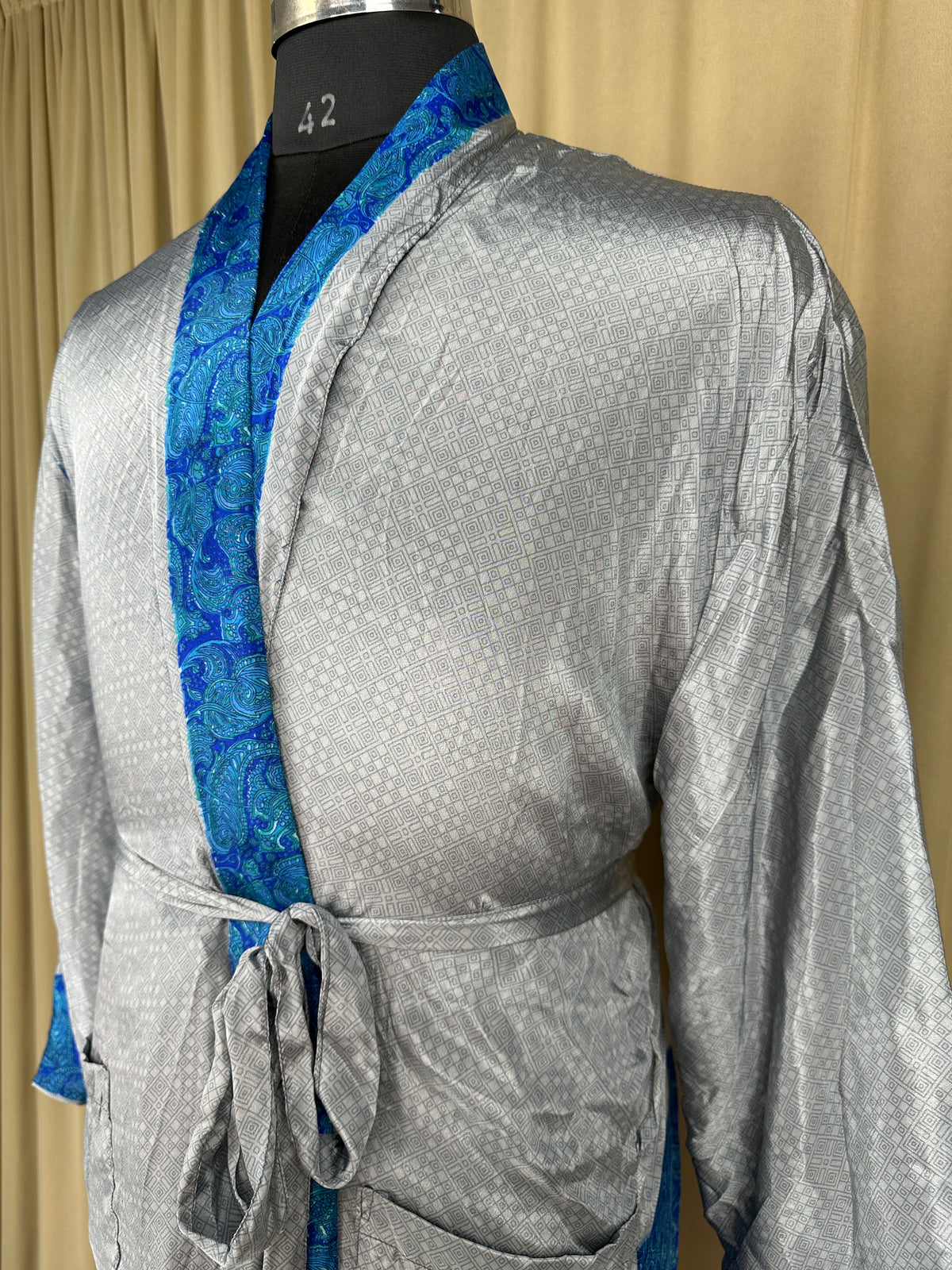 Silky Soft Menâ€™s Kimono Robe, Masculine Elegant Classic Sustainable Vintage House Robe gift, Timeless Comfy Lounge Beach Wear Gray Geometric
