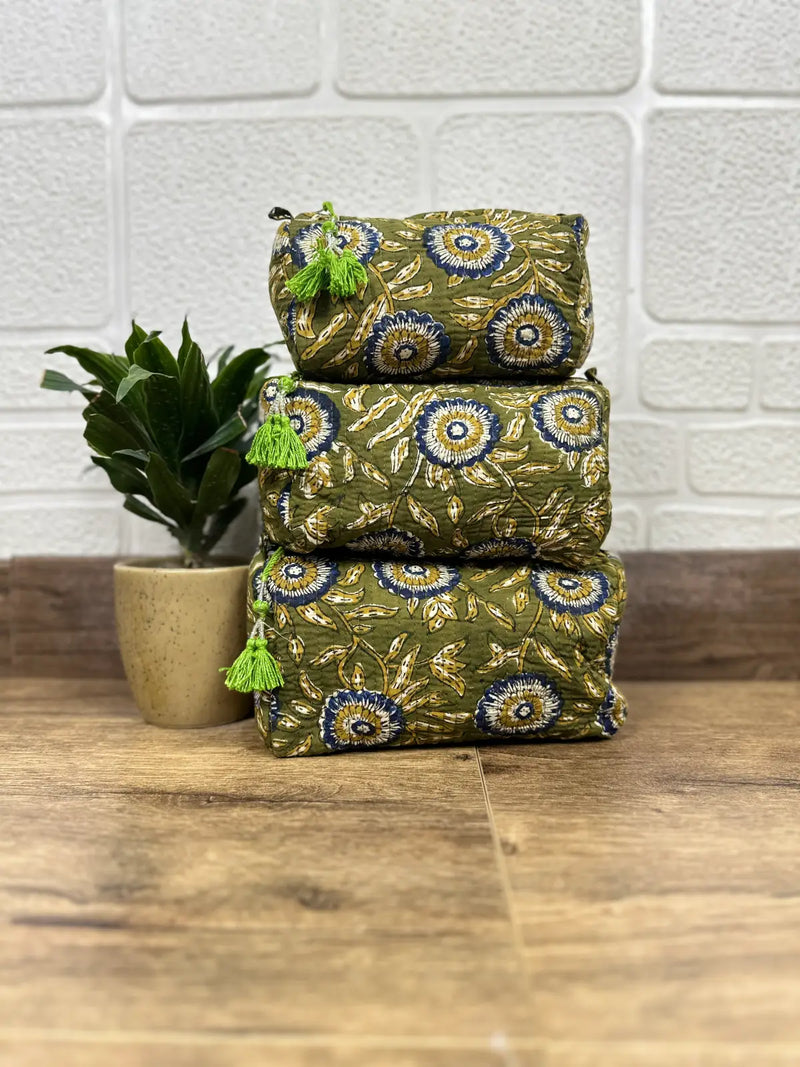 TOILETRY BAG