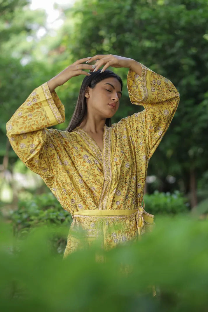Women Kimono, Long Cotton Robe Floral Dressing Gown Boho Loungewear with Pockets, One Size Breathable Lightweight Fabric Beach Resort Outfit