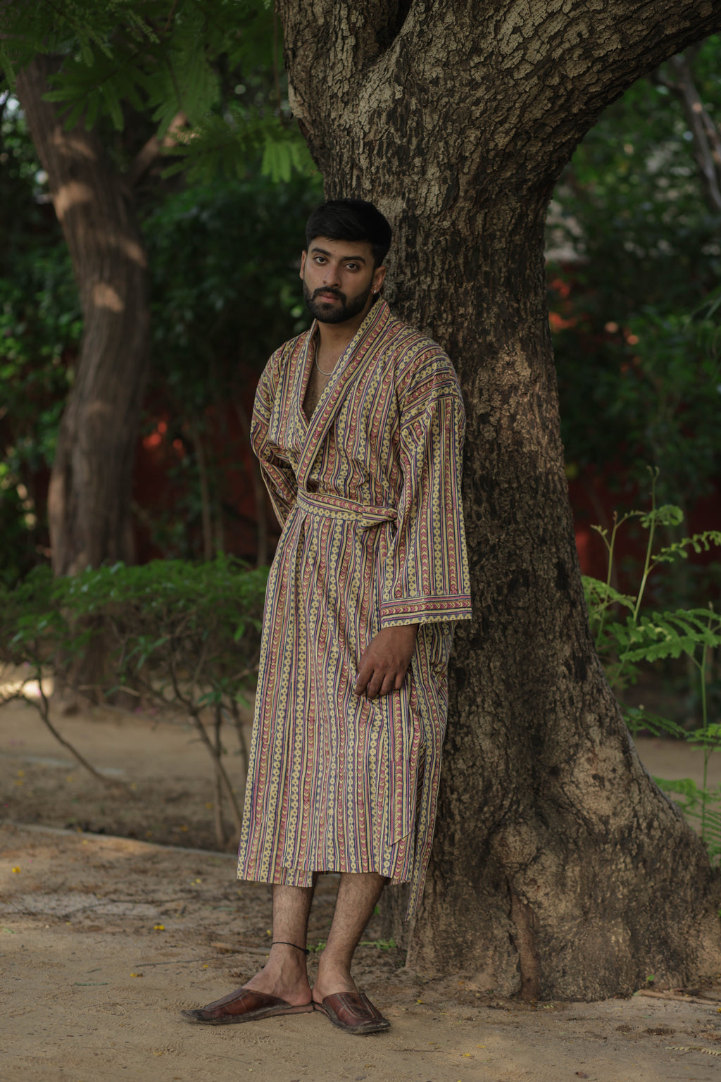 Menâ€™s Striped Cotton Kimono Robe, Long Lightweight Sleepwear with Pockets, One Size Soft Breathable Spa Beach Resort Cover Up Dressing Gown