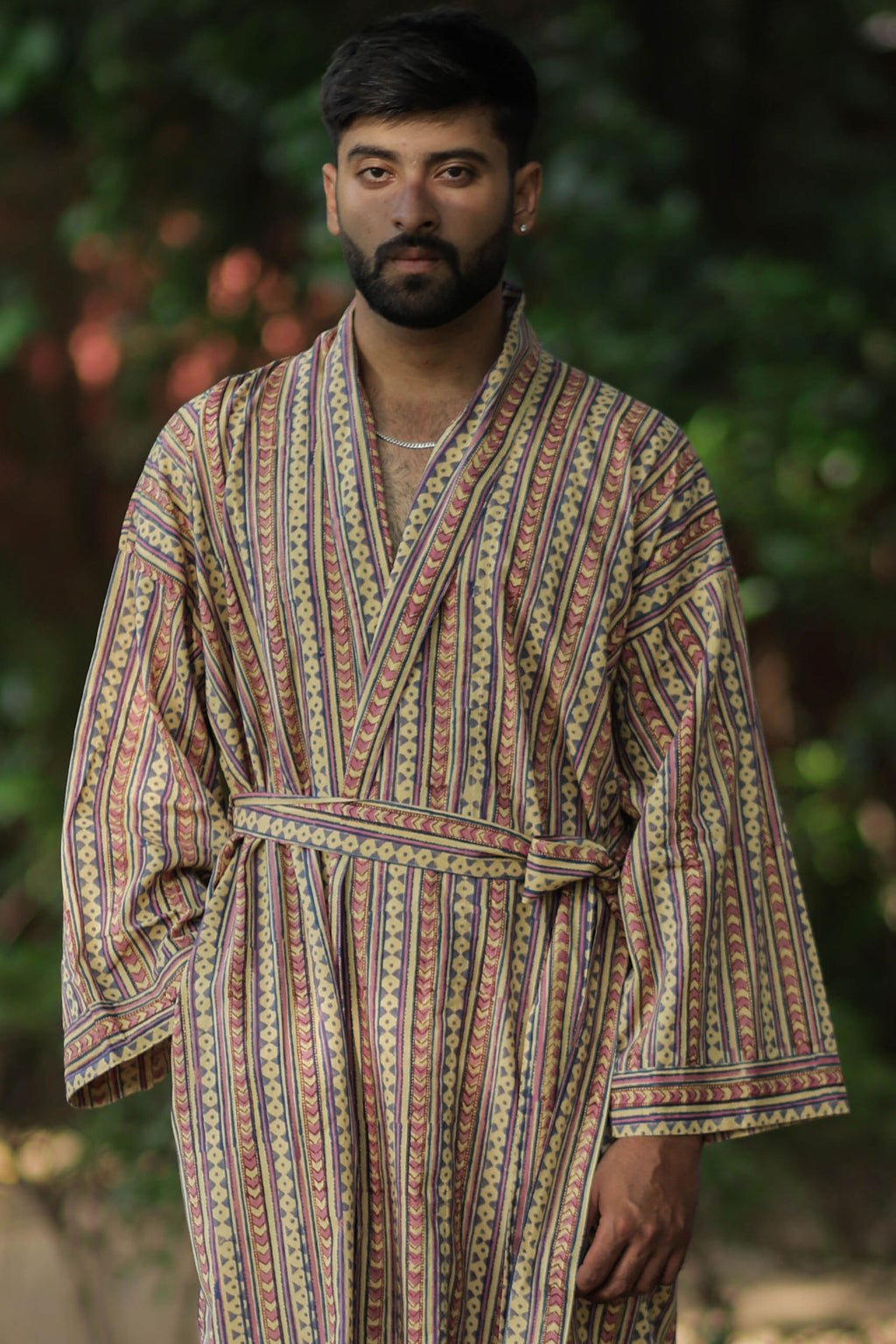 Menâ€™s Striped Cotton Kimono Robe, Long Lightweight Sleepwear with Pockets, One Size Soft Breathable Spa Beach Resort Cover Up Dressing Gown