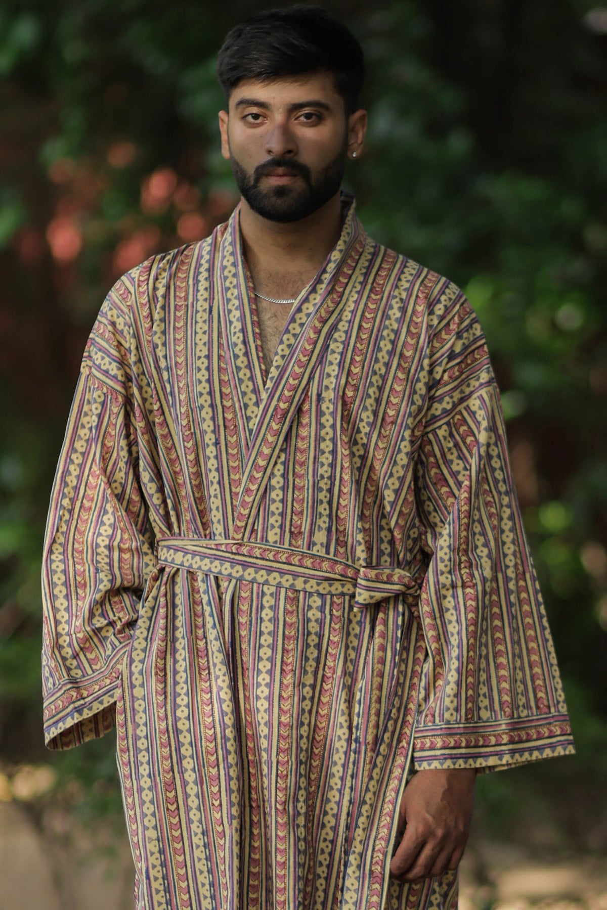 Menâ€™s Striped Cotton Kimono Robe, Long Lightweight Sleepwear with Pockets, One Size Soft Breathable Spa Beach Resort Cover Up Dressing Gown