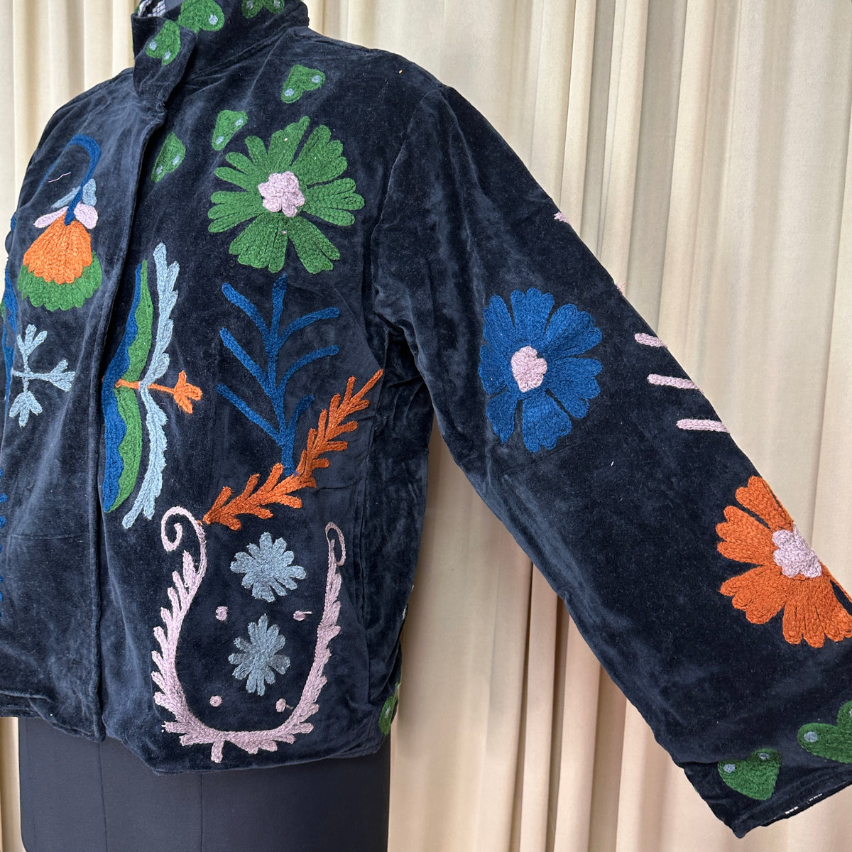 Boho Hand Embroidered Velvet Suzani Jacket, Black Floral Open Front Coat Winter Wear Free Size Robe Retro Chic Free Size Robe Blazer for Her