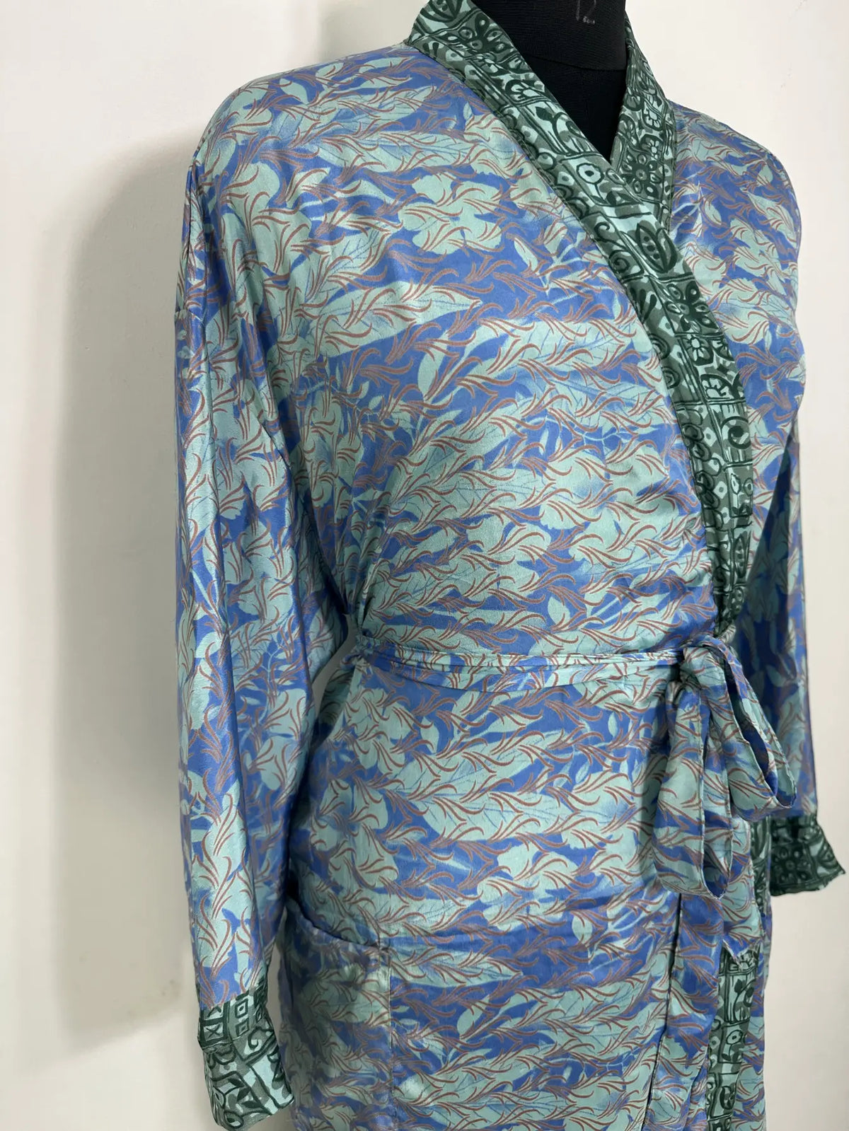 Recycle Silk Sari Women Kimono | Boho Chic Robe House | Beach Cover Up Vintage Bridesmaid Lounge Dressing Gown l Resort Wear Gypsy Nightwear