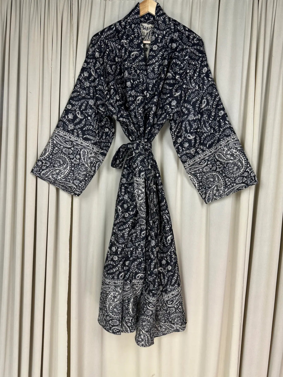 Yak Wool Blend Women Kimono Robe, Cozy Warm Winter Romance Loungewear, Black Paisley Cardigan House Coat with Pockets, Quirky Christmas Gift