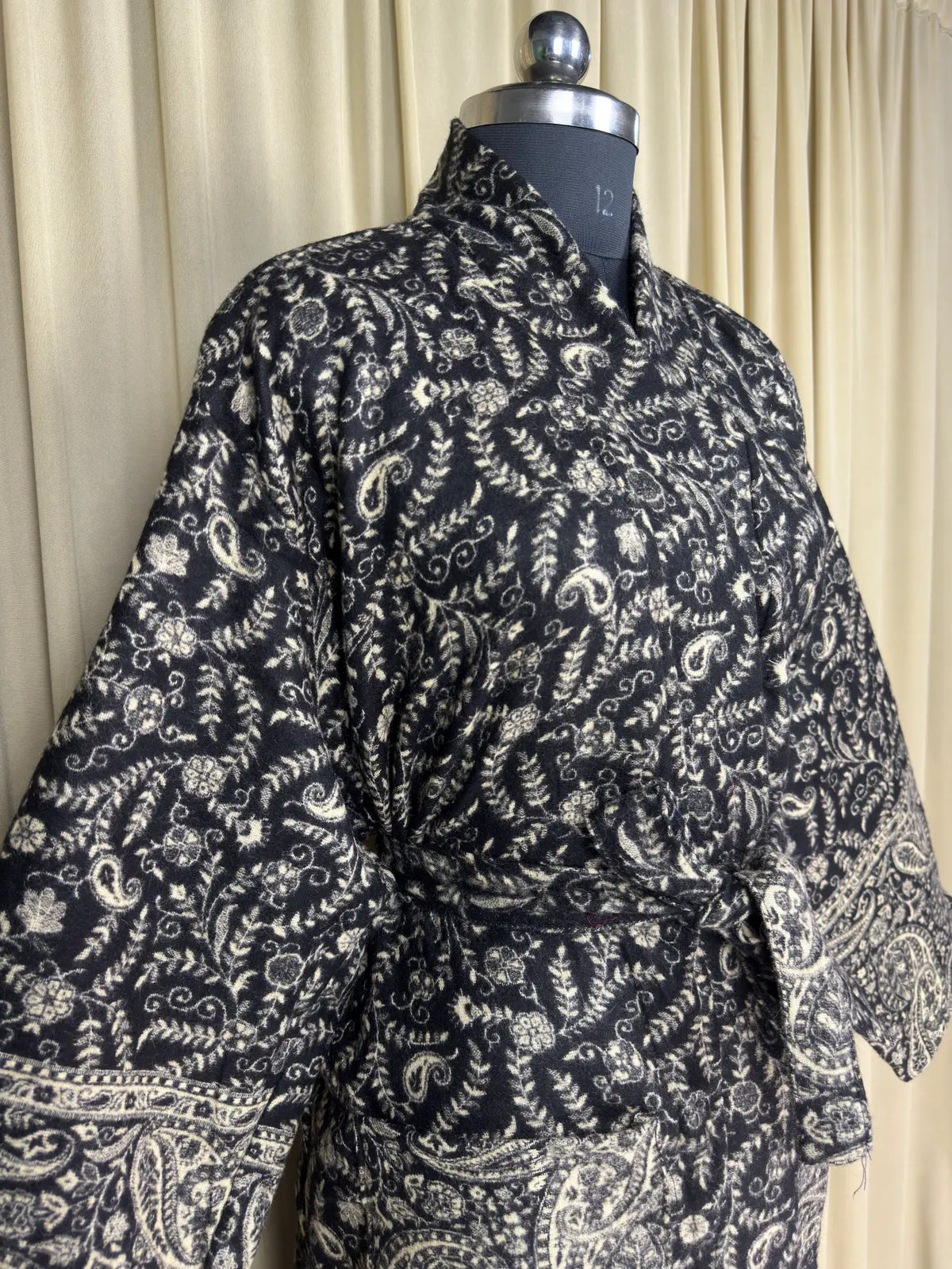 Yak Wool Blend Women Kimono Robe, Cozy Warm Winter Romance Loungewear, Black Paisley Cardigan House Coat with Pockets, Quirky Christmas Gift