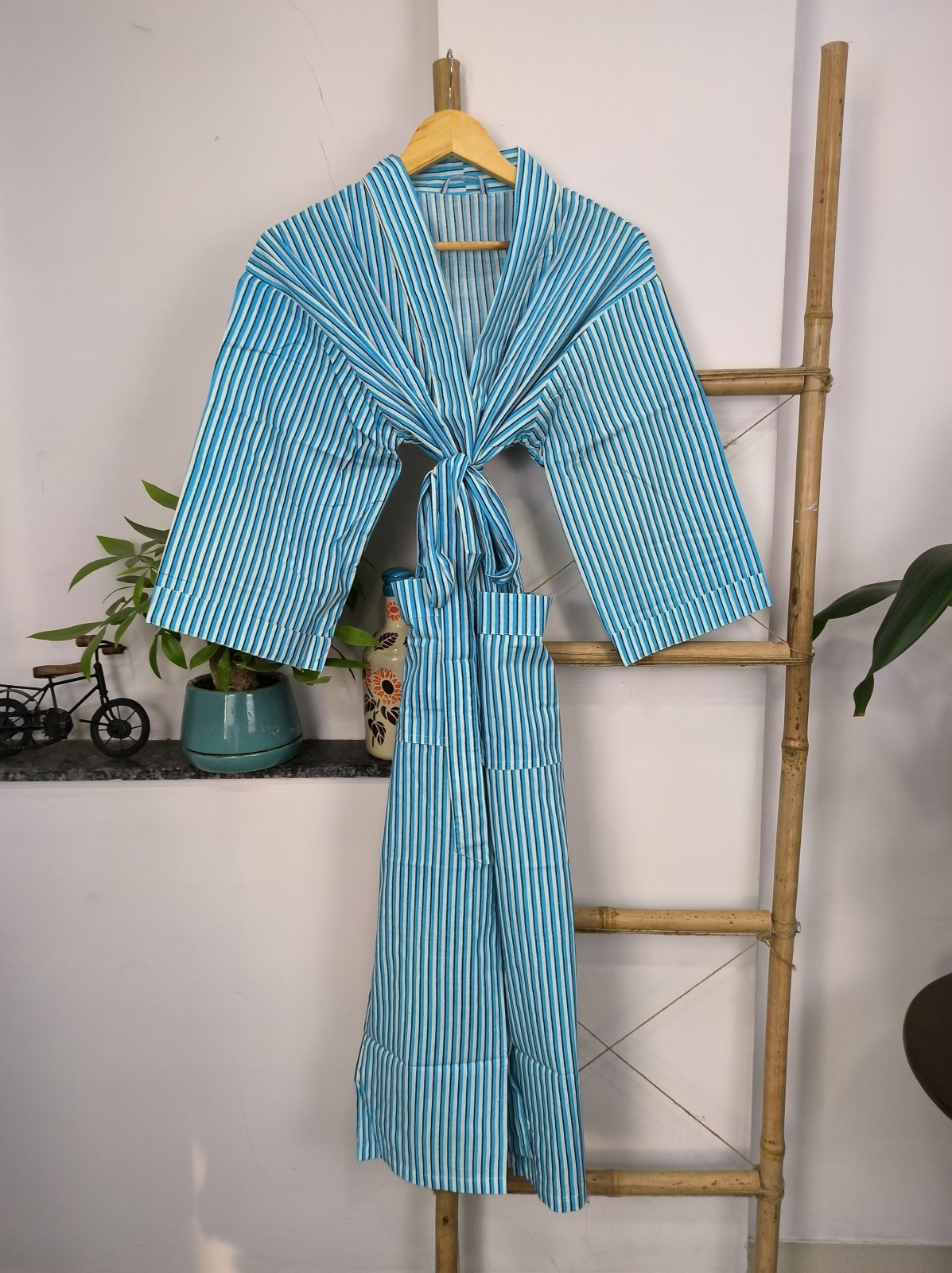 block-printed Cotton Kimono Robe in white blue geometric