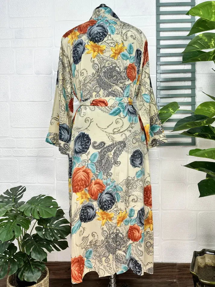 Women's Recycled Silk Kimono Robe in beige black
