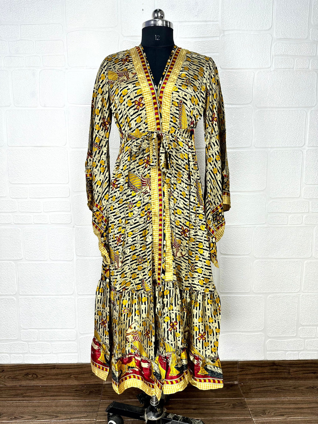 Women's Recycled Silk Kimono Robe in beige floral