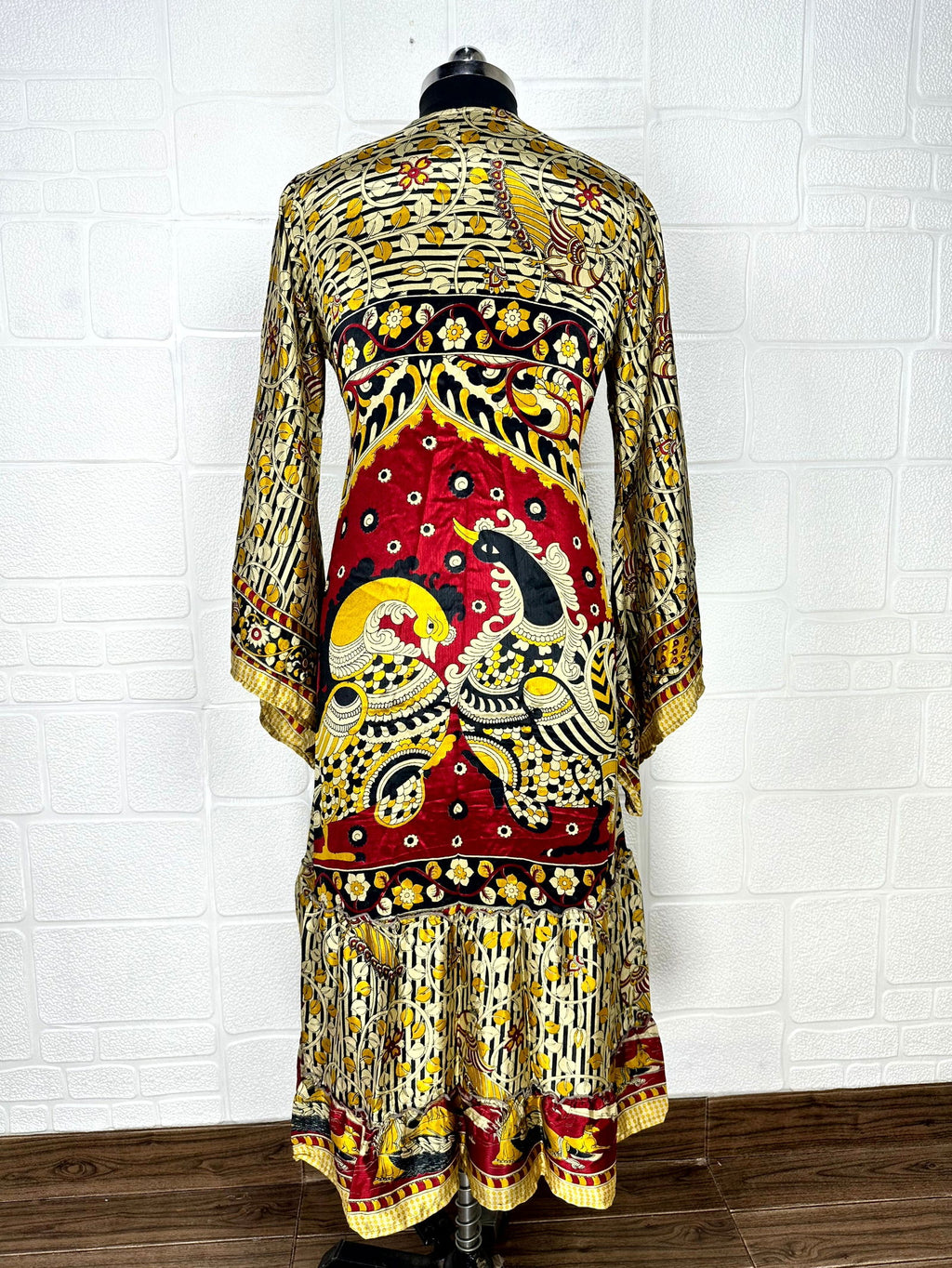 Women's Recycled Silk Kimono Robe in beige floral