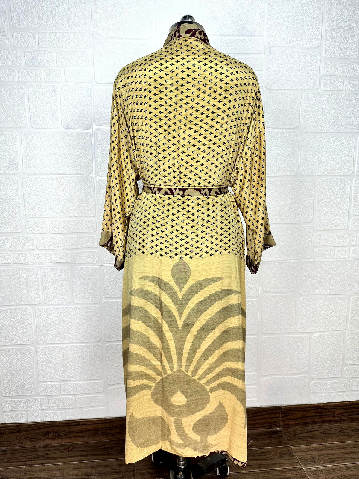 Women's Recycled Silk Kimono Robe in leaf