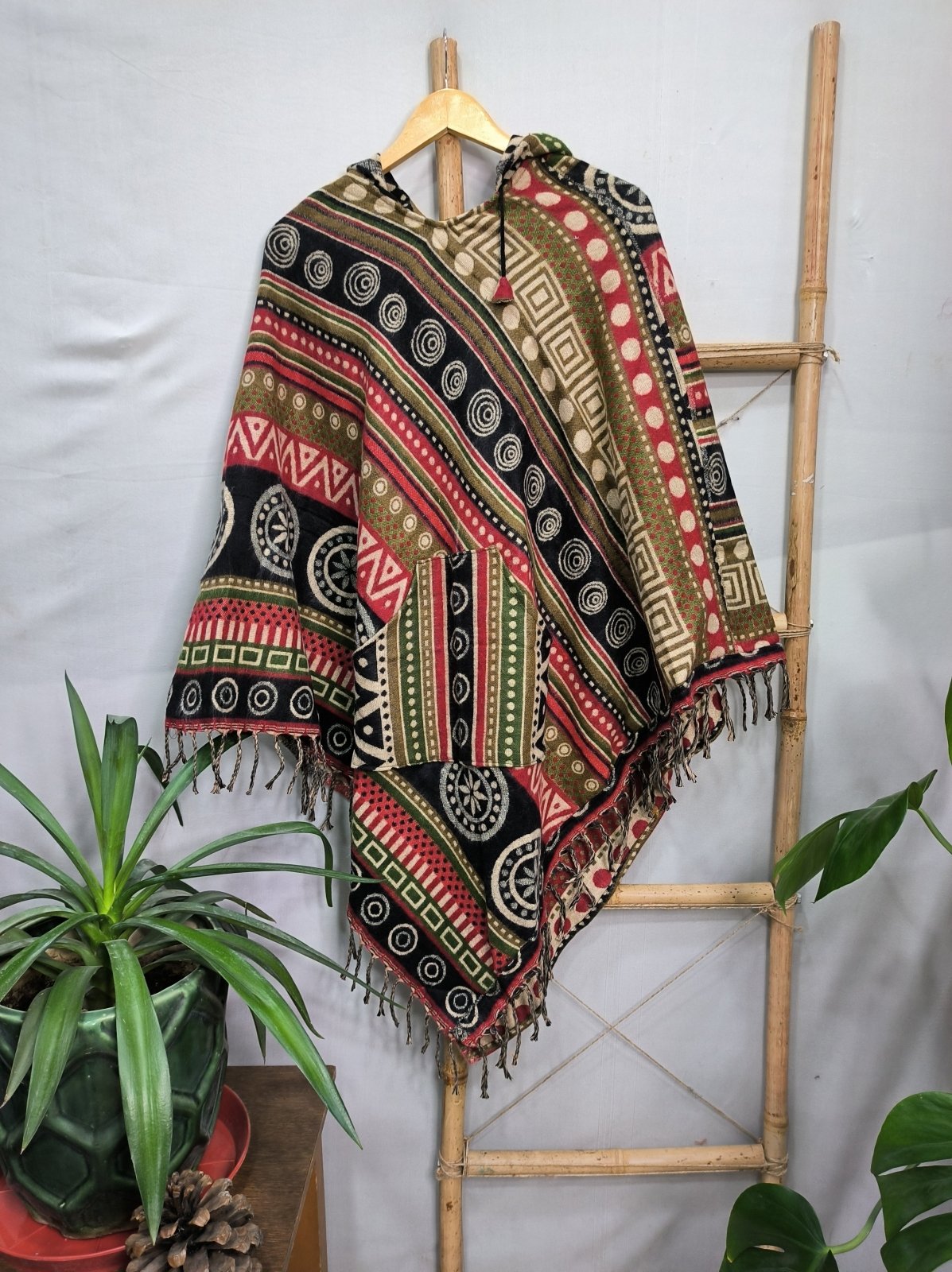 Umezo　STATIC YAK WOOL Yak Wool Blend Geometric Poncho with Hood and Pockets | Hand